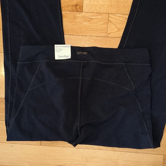 Calvin Klein Performance - Picture 5 of 6